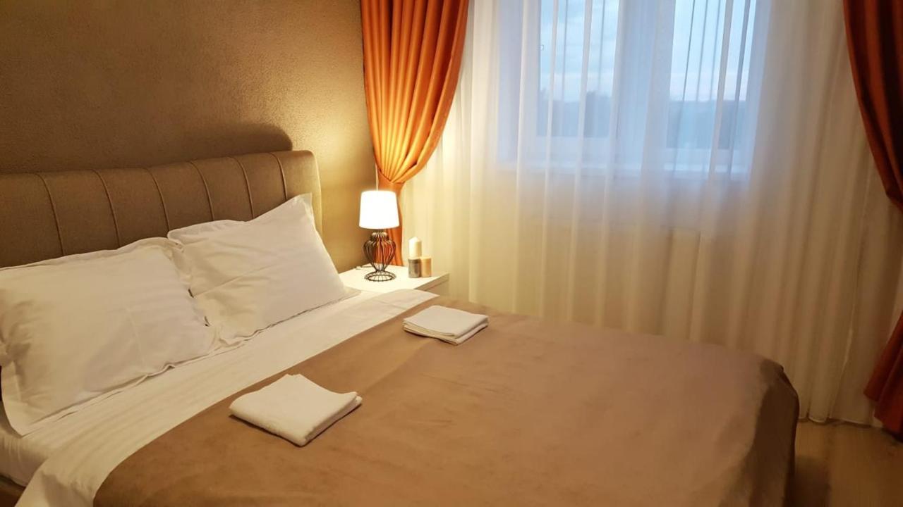 Elias Central Apartment - 2 Bedrooms & Free Parking Орадя Екстер'єр фото