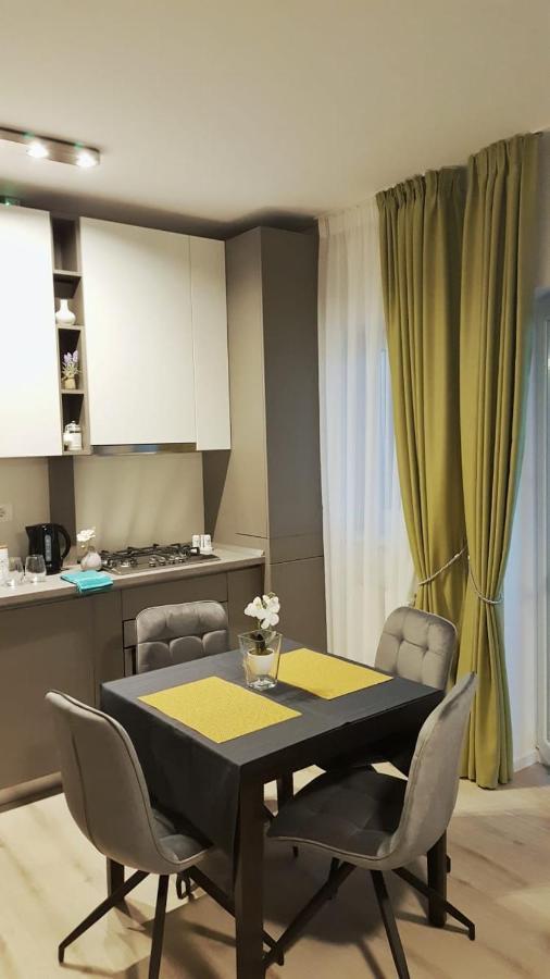 Elias Central Apartment - 2 Bedrooms & Free Parking Орадя Екстер'єр фото