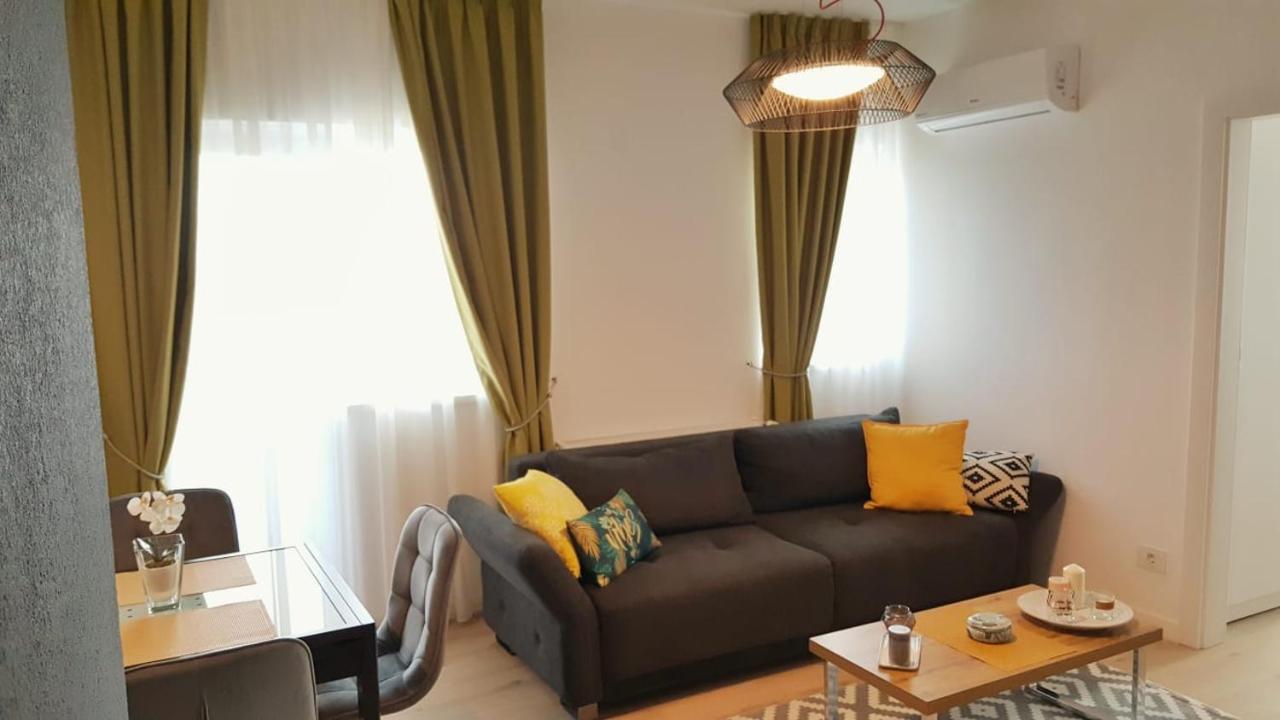 Elias Central Apartment - 2 Bedrooms & Free Parking Орадя Екстер'єр фото