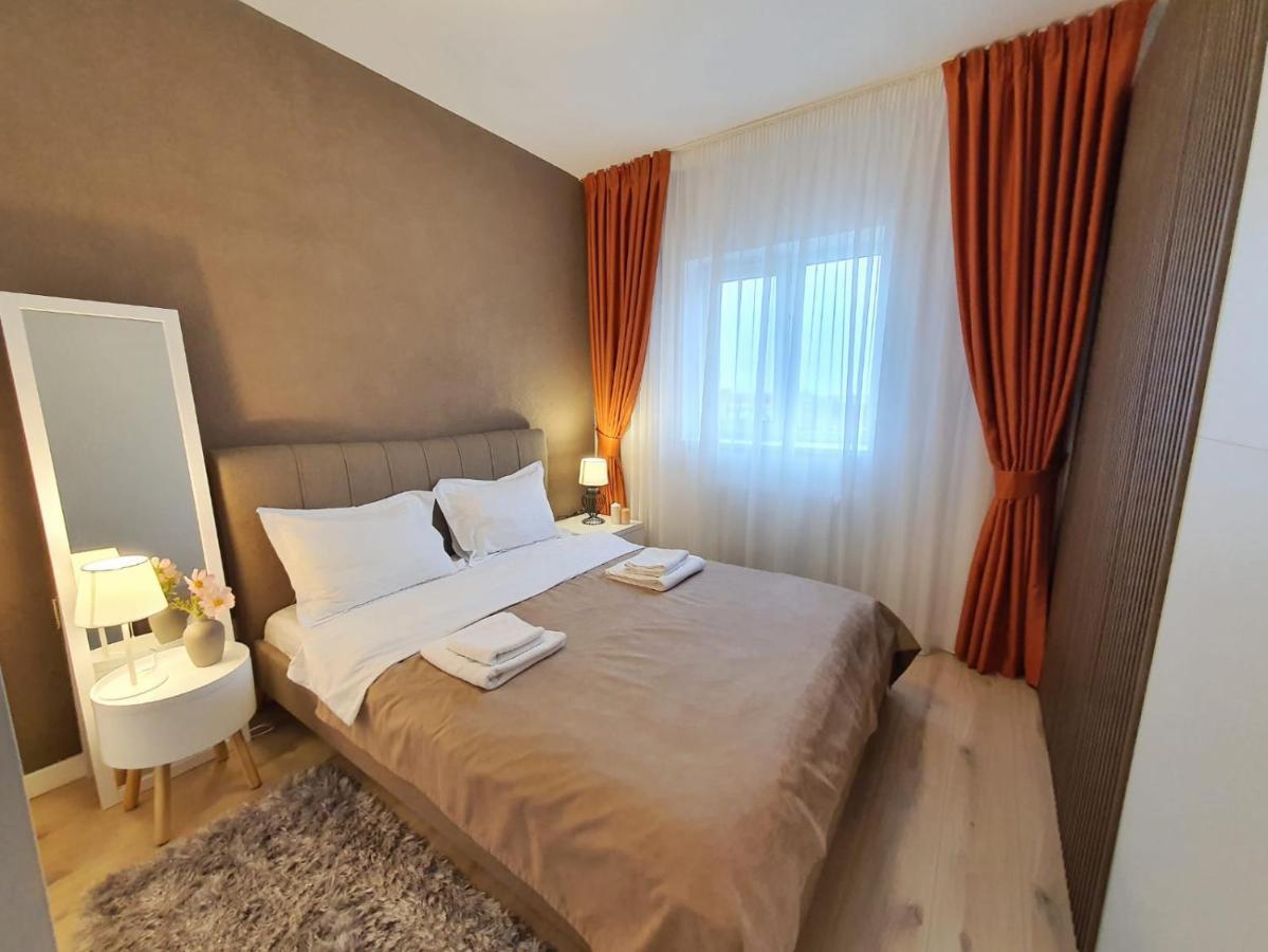 Elias Central Apartment - 2 Bedrooms & Free Parking Орадя Екстер'єр фото