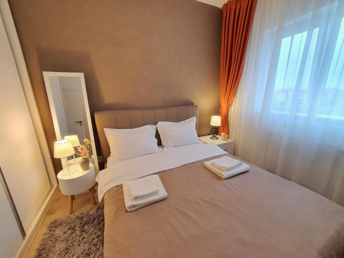 Elias Central Apartment - 2 Bedrooms & Free Parking Орадя Екстер'єр фото