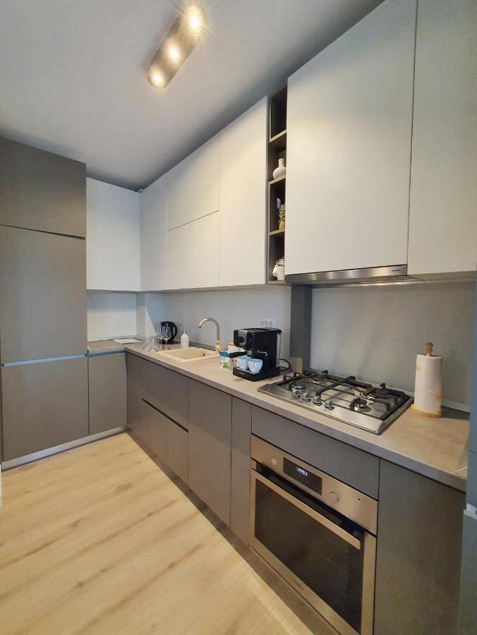 Elias Central Apartment - 2 Bedrooms & Free Parking Орадя Екстер'єр фото