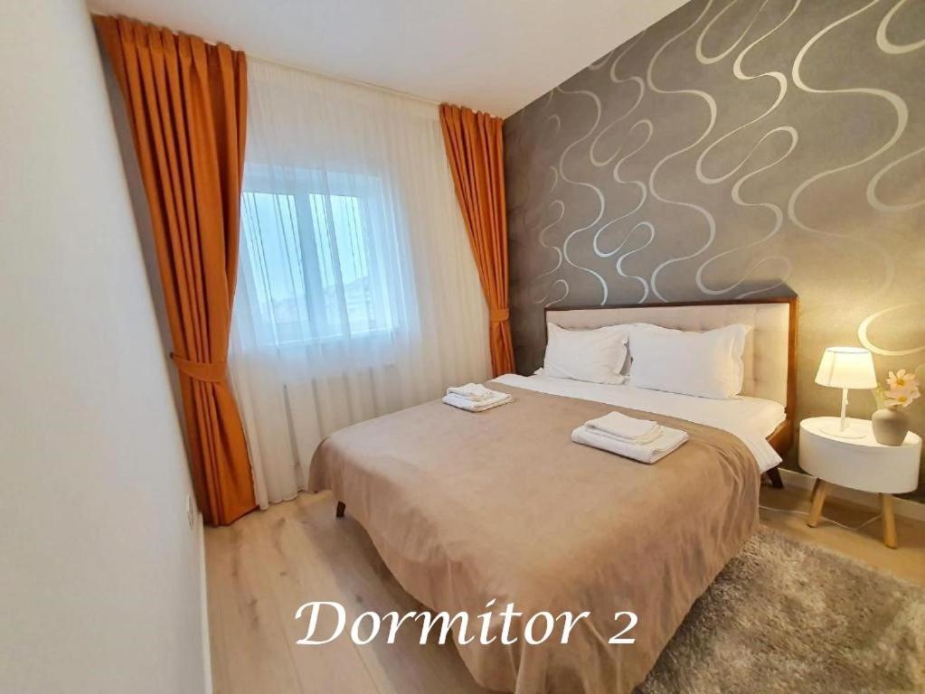 Elias Central Apartment - 2 Bedrooms & Free Parking Орадя Екстер'єр фото
