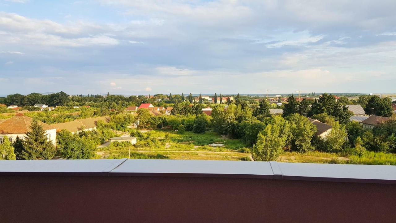 Elias Central Apartment - 2 Bedrooms & Free Parking Орадя Екстер'єр фото