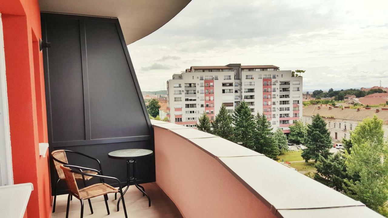 Elias Central Apartment - 2 Bedrooms & Free Parking Орадя Екстер'єр фото